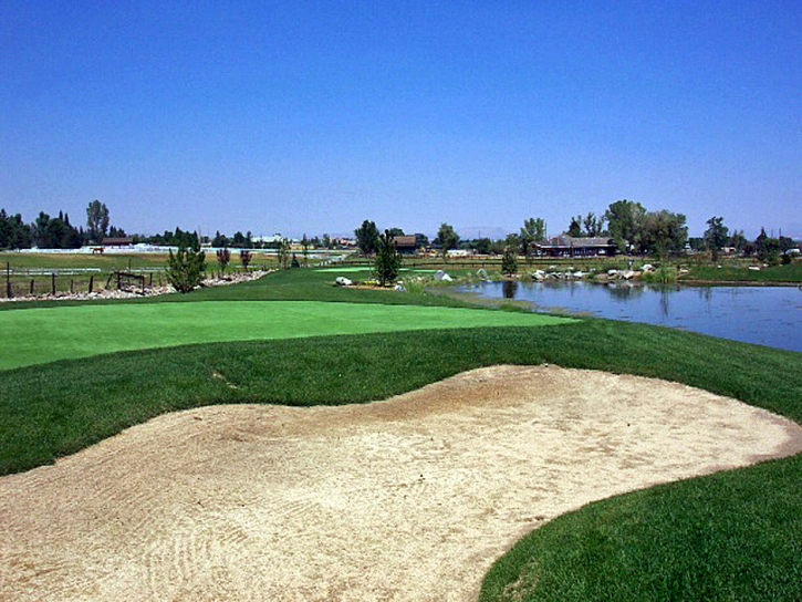 Green Lawn Cathedral City, California Home Putting Green, Backyard Designs